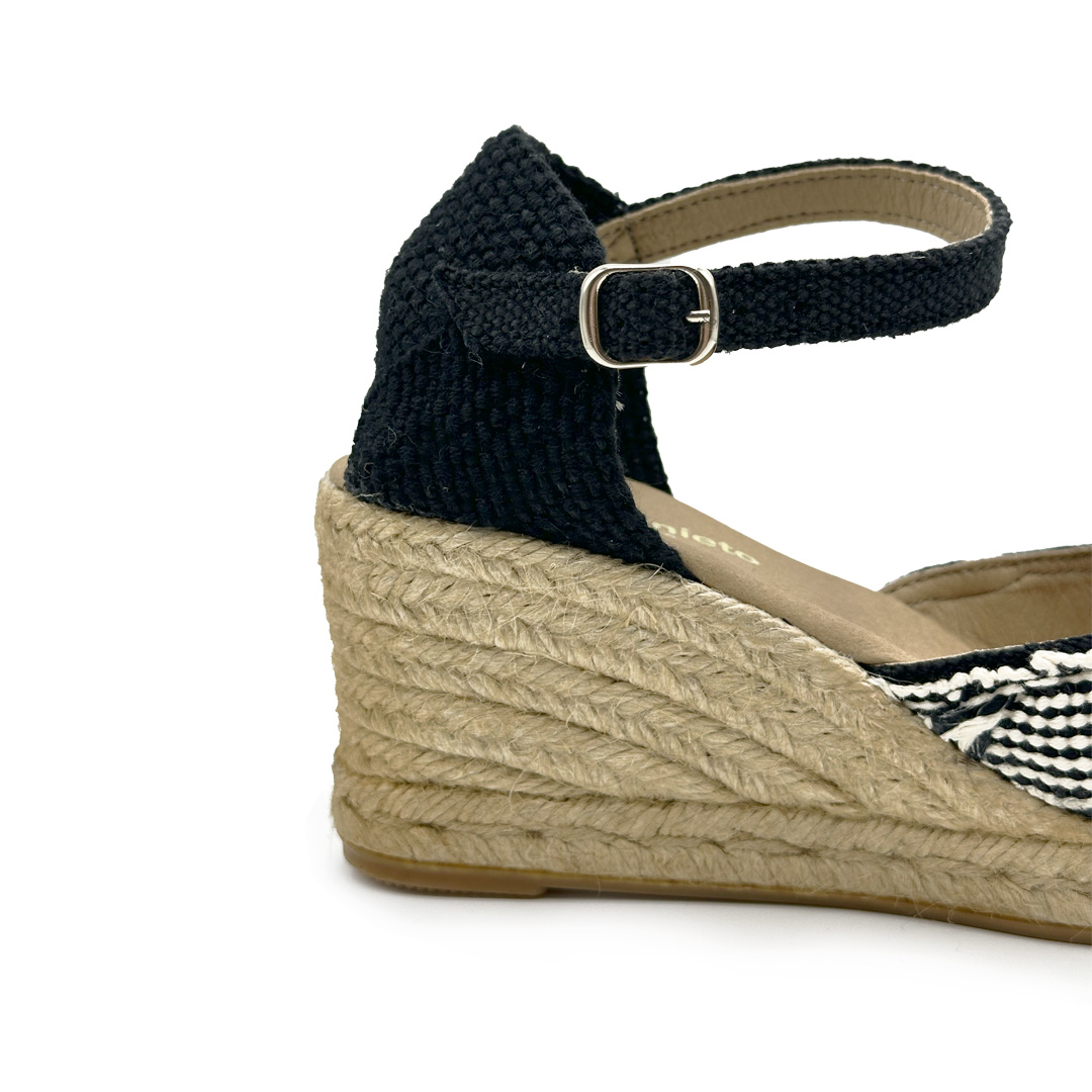 Carmen 5 volantes Negro